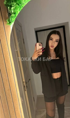 Транс-девушка  Ари