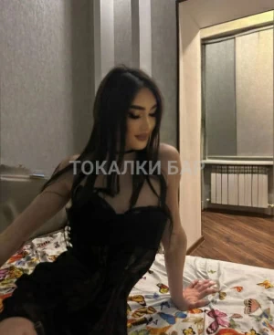 Транс-девушка  Адема