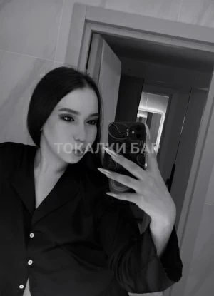 Транс-девушка  Ари