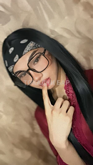 Транс-девушка  Арай