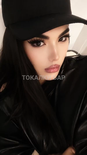 Транс-девушка  Жузя