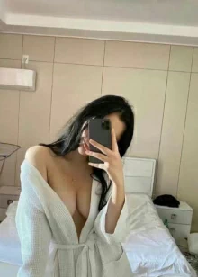 Малика с подругой на выезд