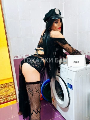 Транс-девушка  Шахзода Трансексуал